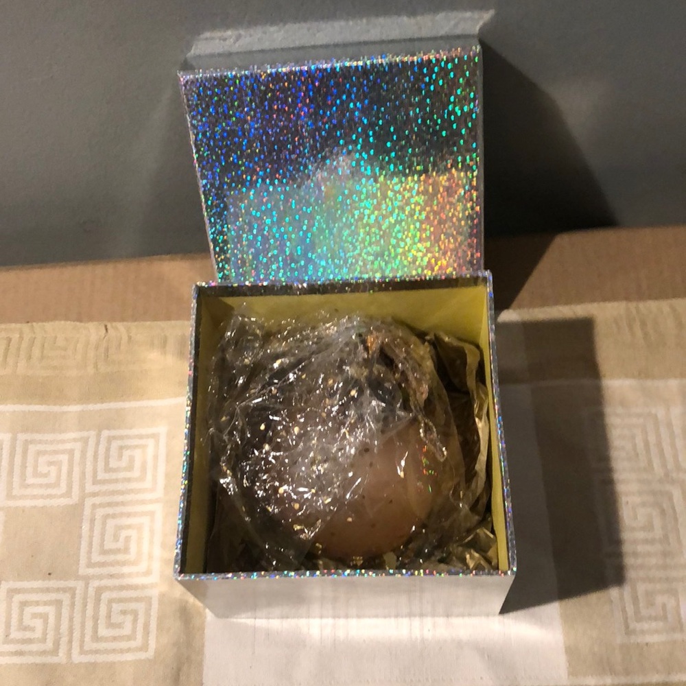 Stunning 🤩 glass ball in gift box